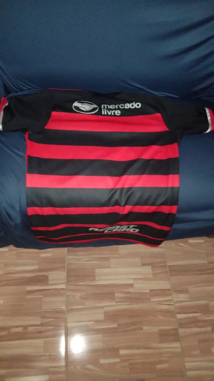 Camisa de time de futebol - Vermelha e preta