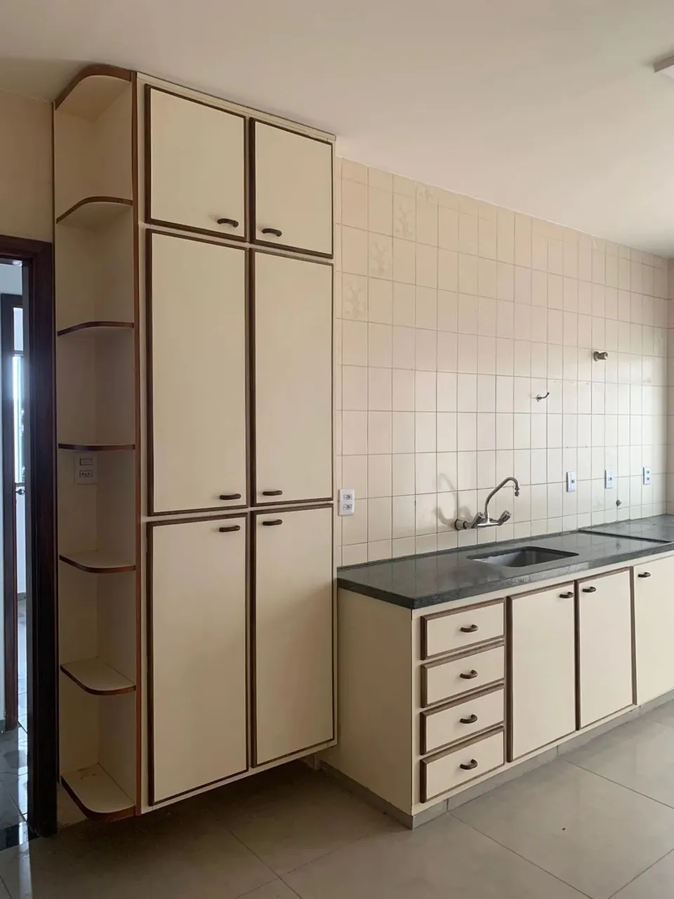 8 cÃ´modo(s), 2 quartos(s), 2 banheiros(s), 2 vaga(s) de garagem, 207 m2 de Ã¡rea total, 1