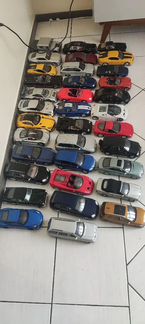 Coleção de Carrinhos miniaturas 33 carros em Escala 1:18 - Foto 3