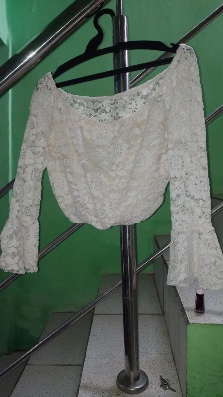 Blusa de renda (Bem conservada)