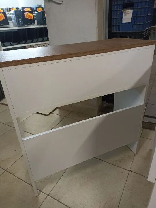 Conjunto de Móveis para Comércio - 1 Vitrine e 2 Aparadores Perfeito Estado de conservação - Foto 4