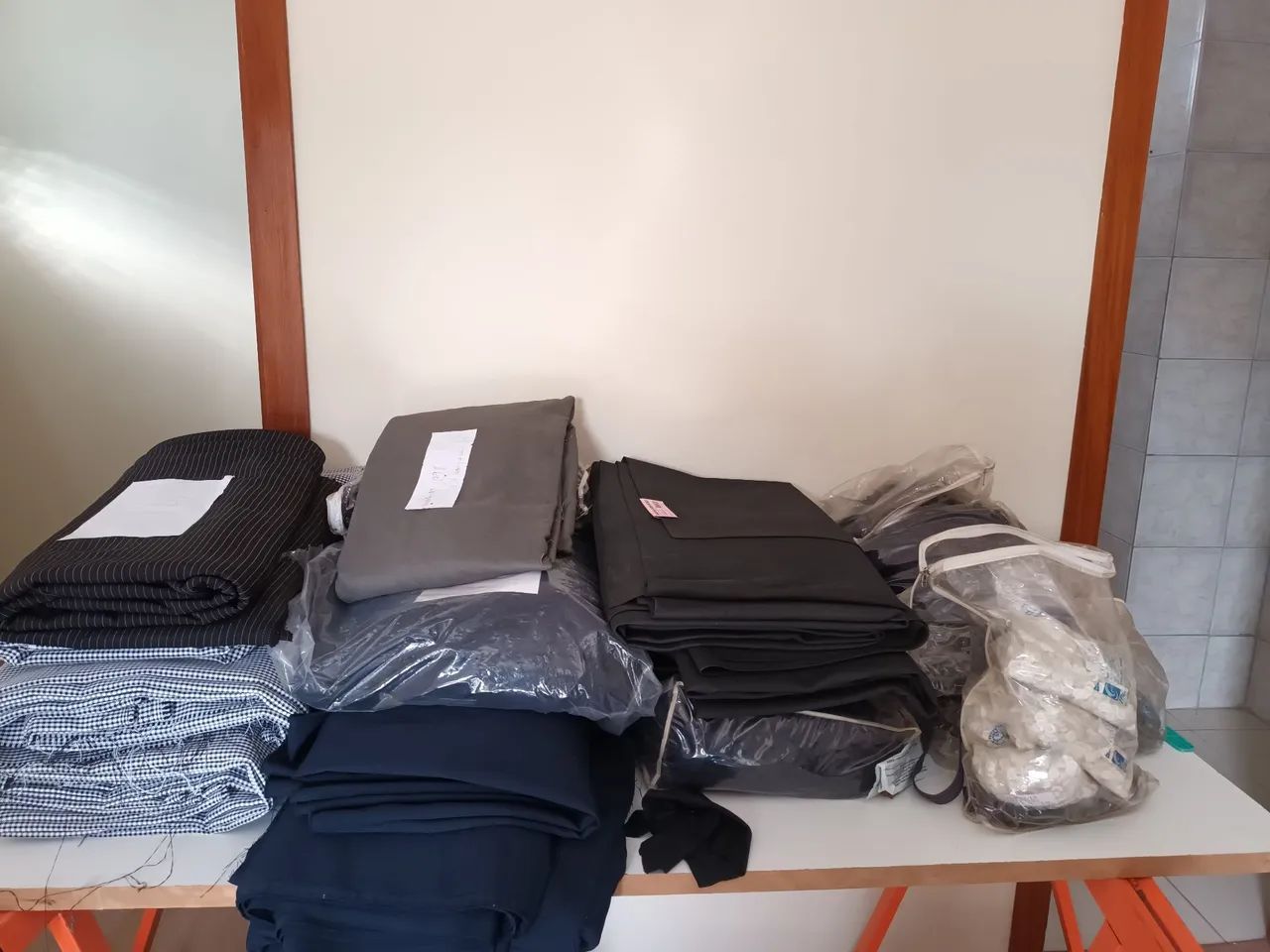 Lote de Uniformes de Trabalho