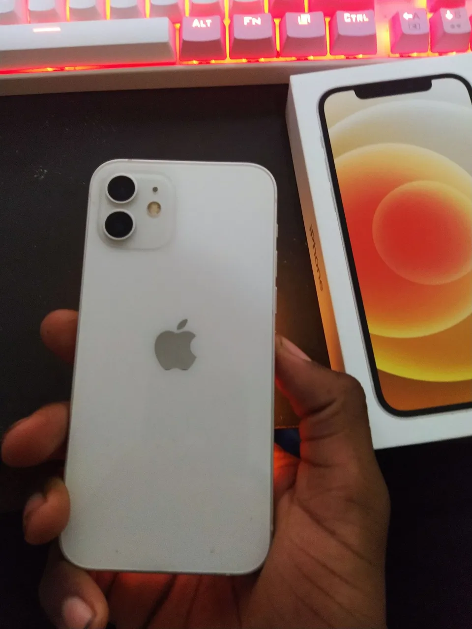 iPhone 12 branco ótimo estado