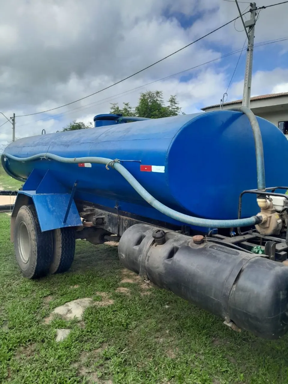 ? Mercedes-Benz 1716 - Ano 1986/Modelo 1987 - Azul, com Pipa de 8.000 Litros