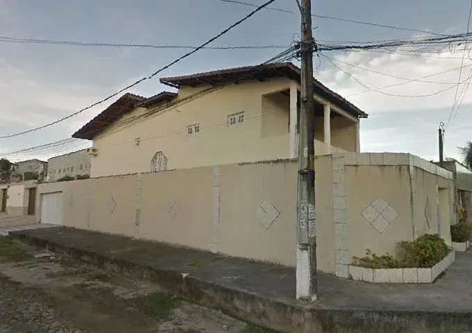 Casa duplex, 216m², 04 qts (03 suítes), closet, varanda, sala estar, sala jantar, wc socia
