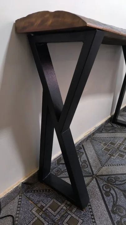 Aparador Sala - Madeira Maciça e Bordas Orgânicas - 152x38- Pés de Ferro 30x75
