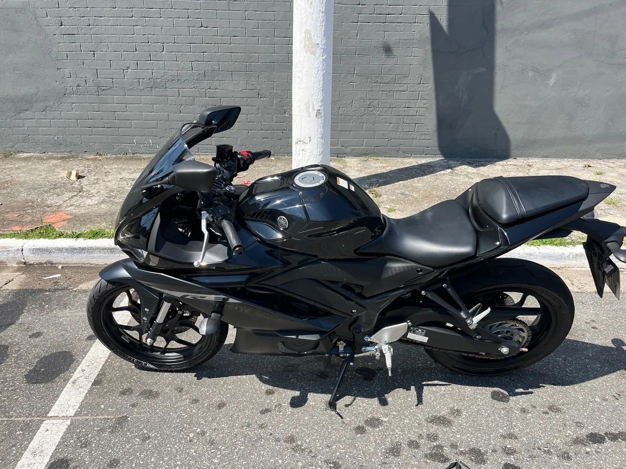 Yamaha R3 2025 - 4.000 km - Foto 2