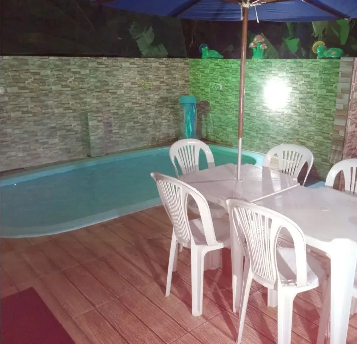 CASA COM PISCINA