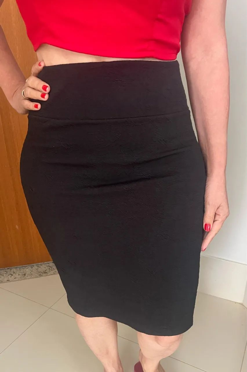 Saia preta elegante para diversas ocasiões - Foto 2