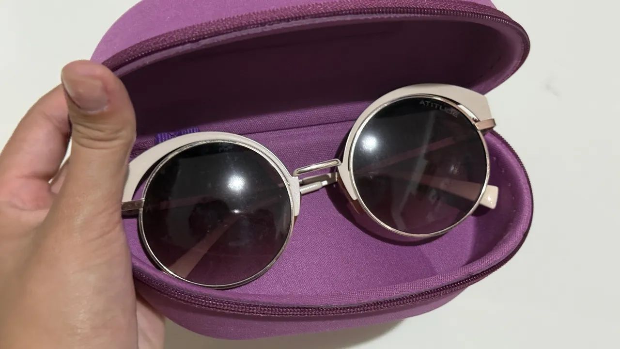 Óculos redondo rosé ?Attitude? - R$ 30