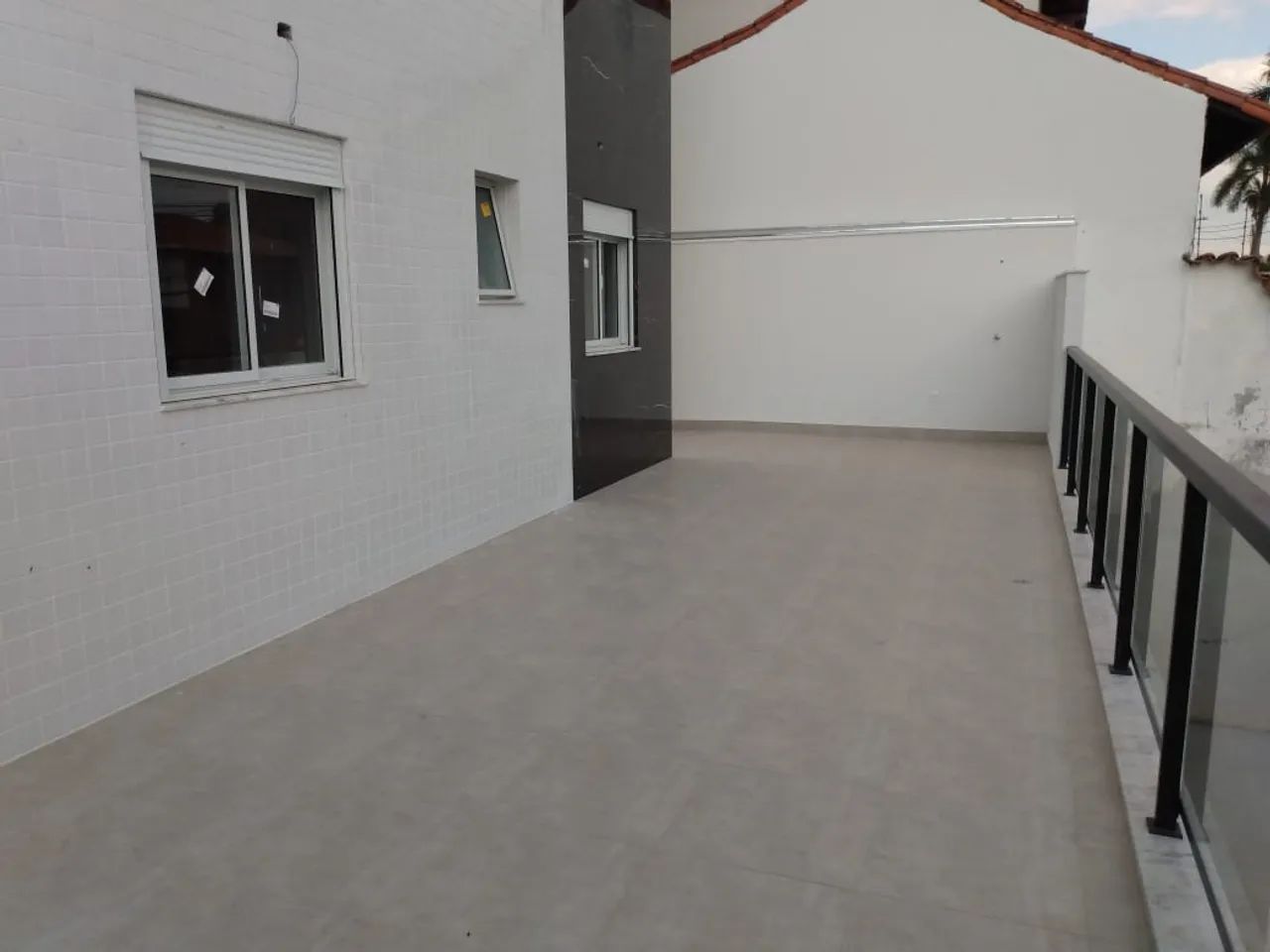 APARTAMENTO ÁREA PRIVATIVA EM "U", 160m², 3 QUARTOS, SUÍTE, VARANDA, 2 VAGAS COBERTAS NO P - Foto 4