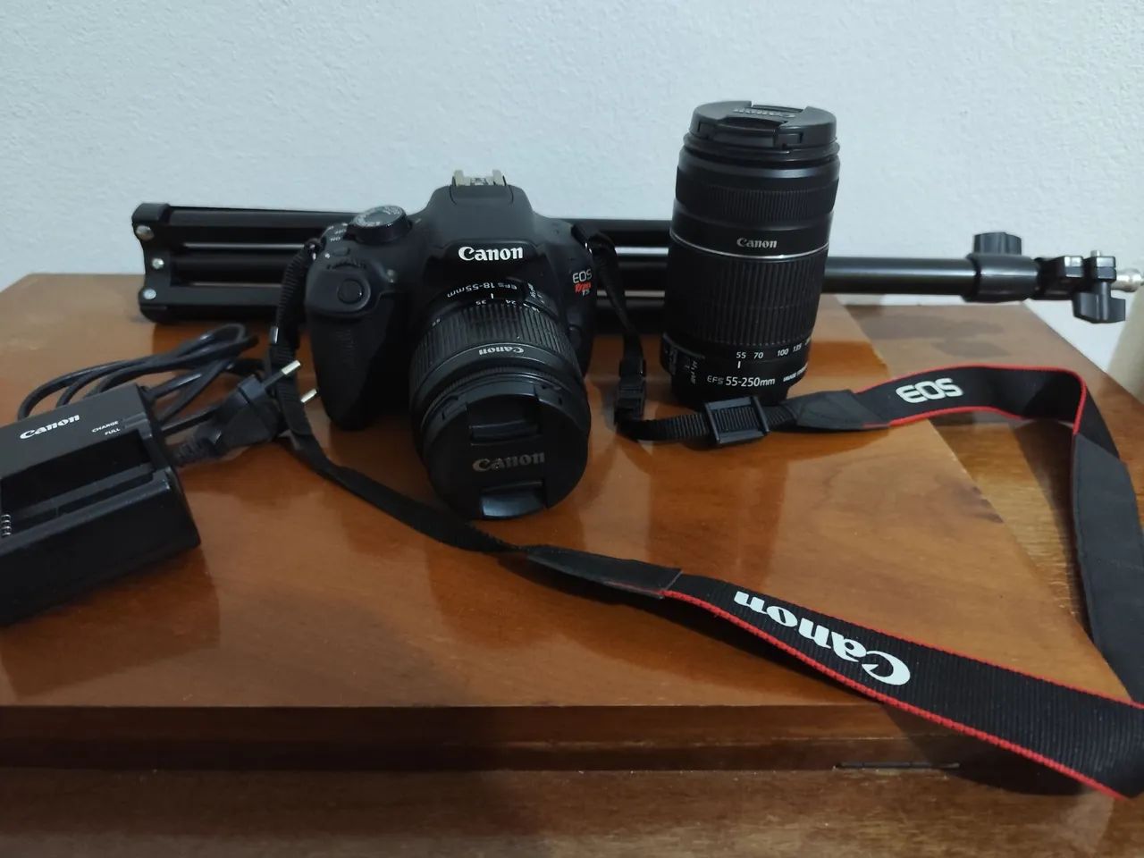 Camera Canon t5 com 2 lentes, carregador, tripé e bolsa
