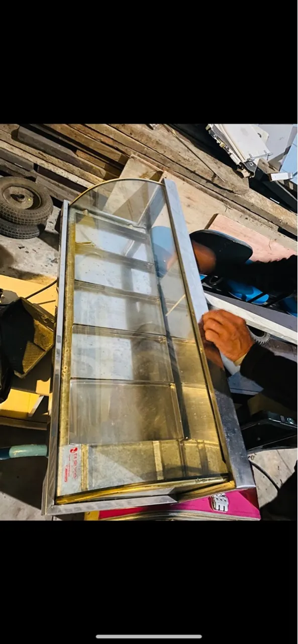 Expositora de vidro e inox para salgados
