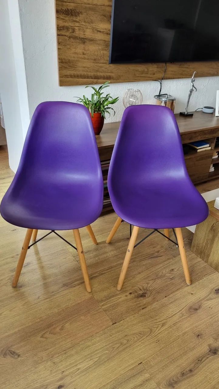 Par de Cadeiras Eames Roxo