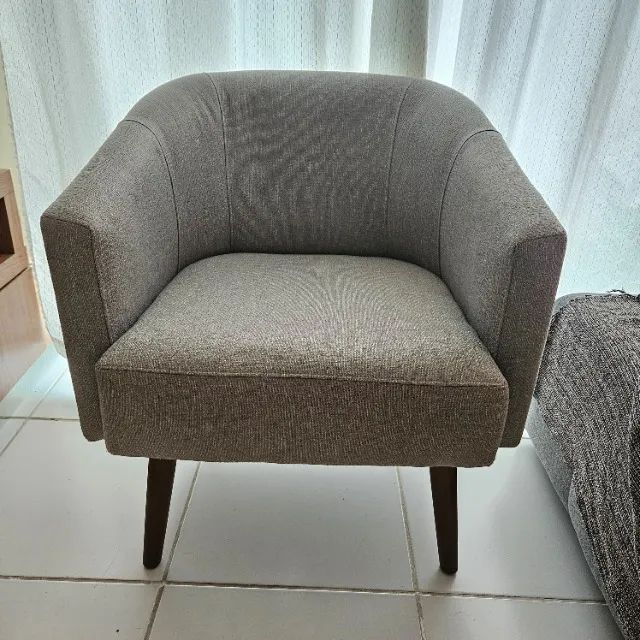 Poltrona de linho em fino acabamento 