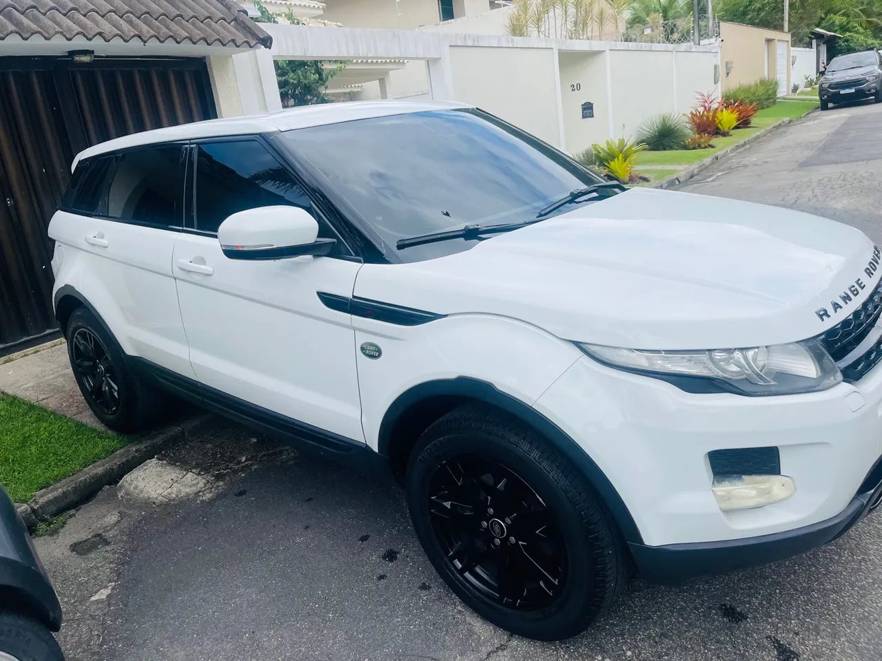 Land Rover Evoque Pure Tech 2.0 240cv particular nova demais. - Foto 2