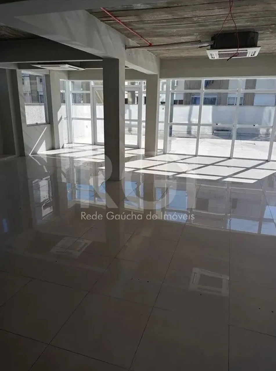 Apartamento studio para alugar no bairro Petrópolis com 90m² de área útil.