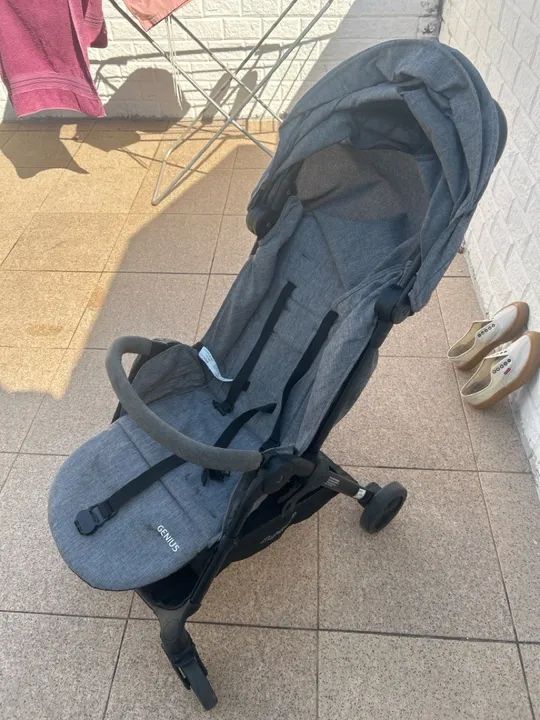 Carrinho de Bebê Genius - Dobrável e Leve