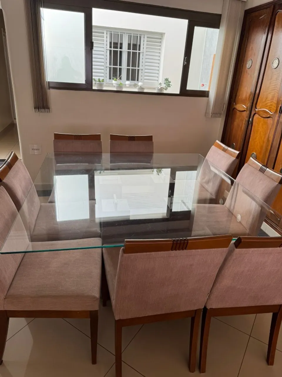 Mesa Madeira Maciça com 8 cadeiras [alto padrão]