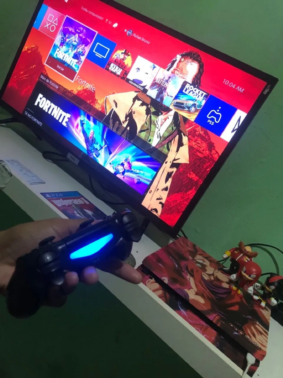 Playstation 4 com skin personalizada e controle - Foto 2