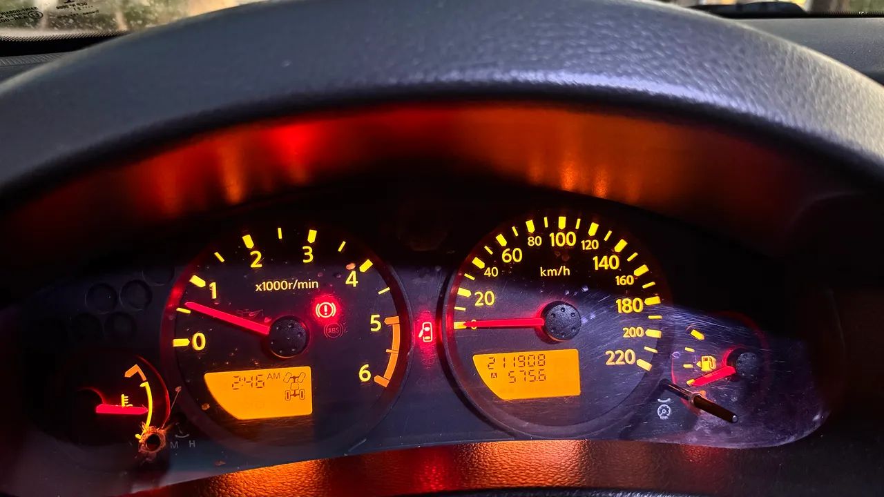 Nissan Frontier XE CD 4X4 2.5 TB Diesel 2013 - Foto 8