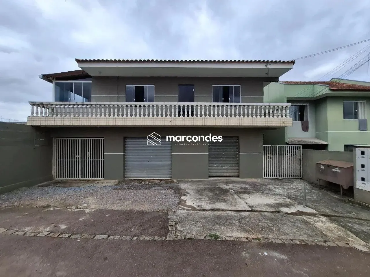 ótimo sobrado para locação no bairro Gralha Azul em Fazenda Rio Grande