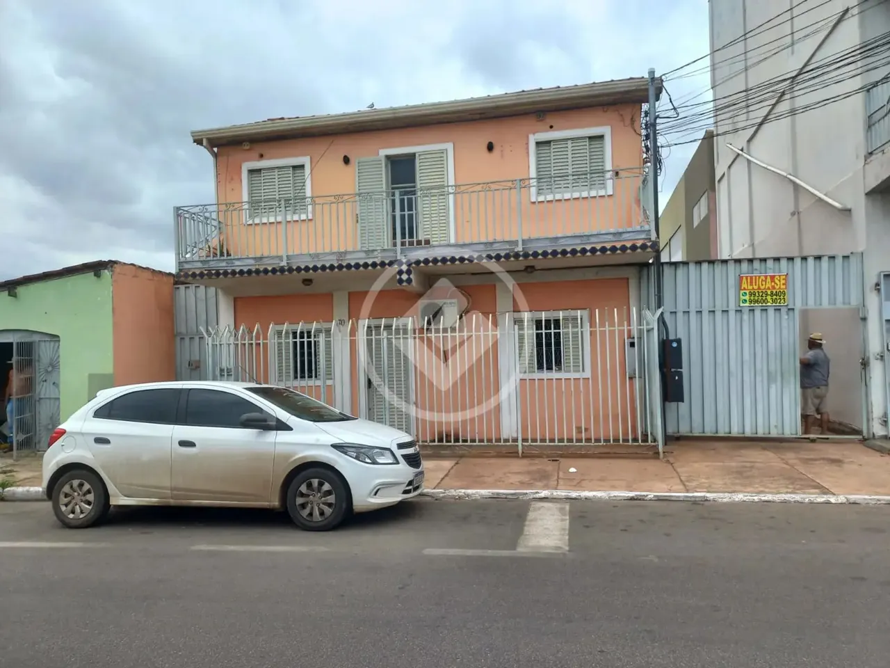 Vendo-se Sobrado com Kitnet aos fundos - Bairro Cristo Rei - Várzea Grande (MT) - Valor: R