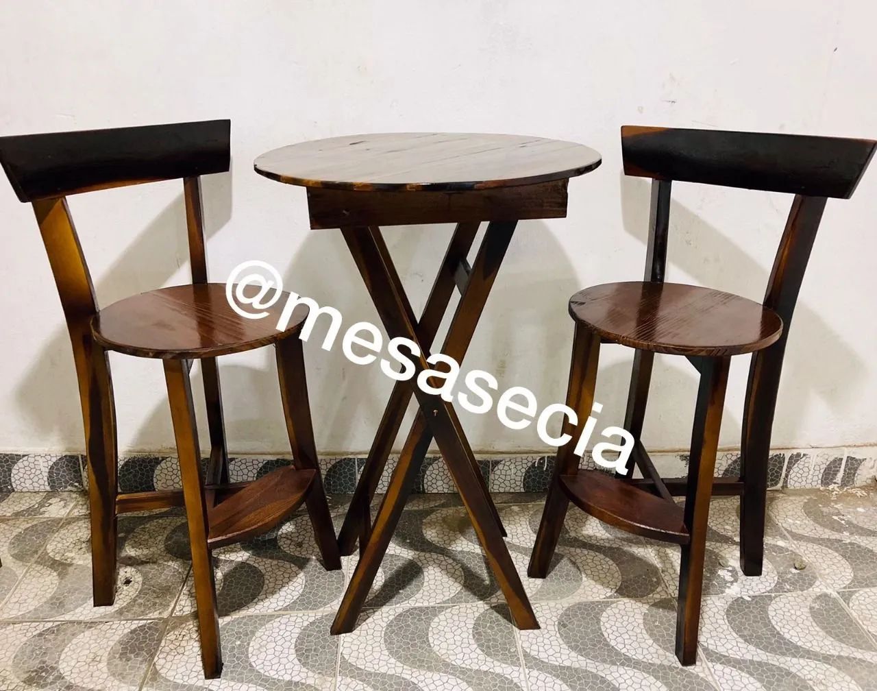 Mesa de madeira com cadeira C/ verniz a vend - Foto 3