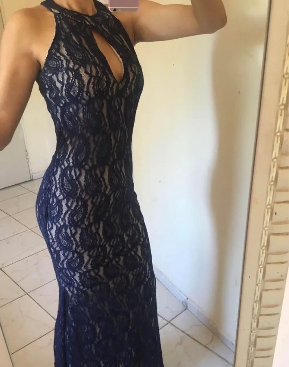 Vestido de Renda Azul Elegante
