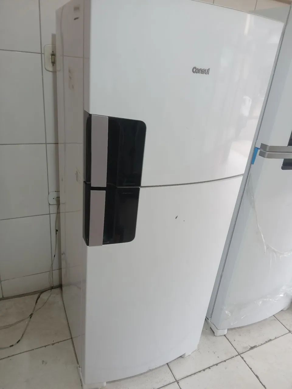 Geladeira Consul Frost Free 220V seminova 