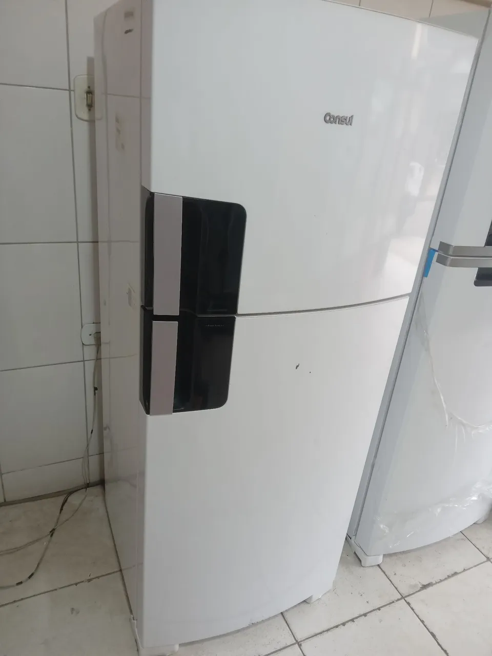 Geladeira Consul Frost Free 220V seminova 