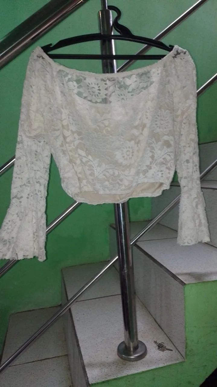 Blusa de renda (Bem conservada) - Foto 2