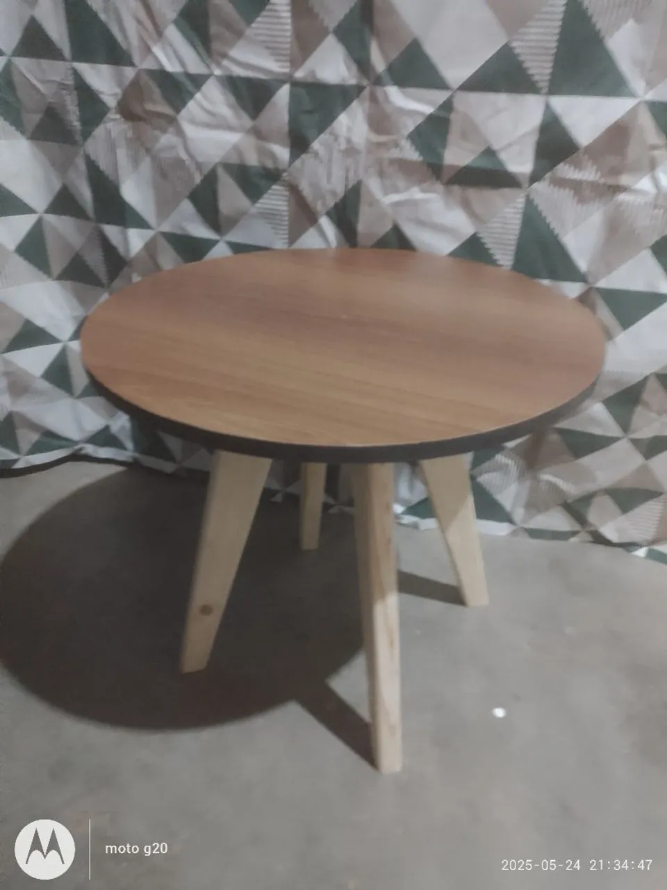 Mesa de Centro na cor madeirado