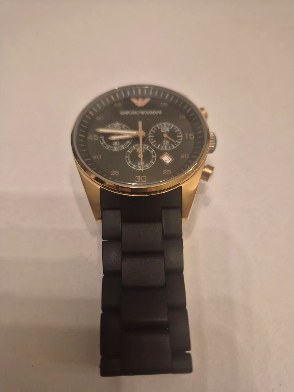 Relógio Emporio Armani Dourado com Pulseira Preta