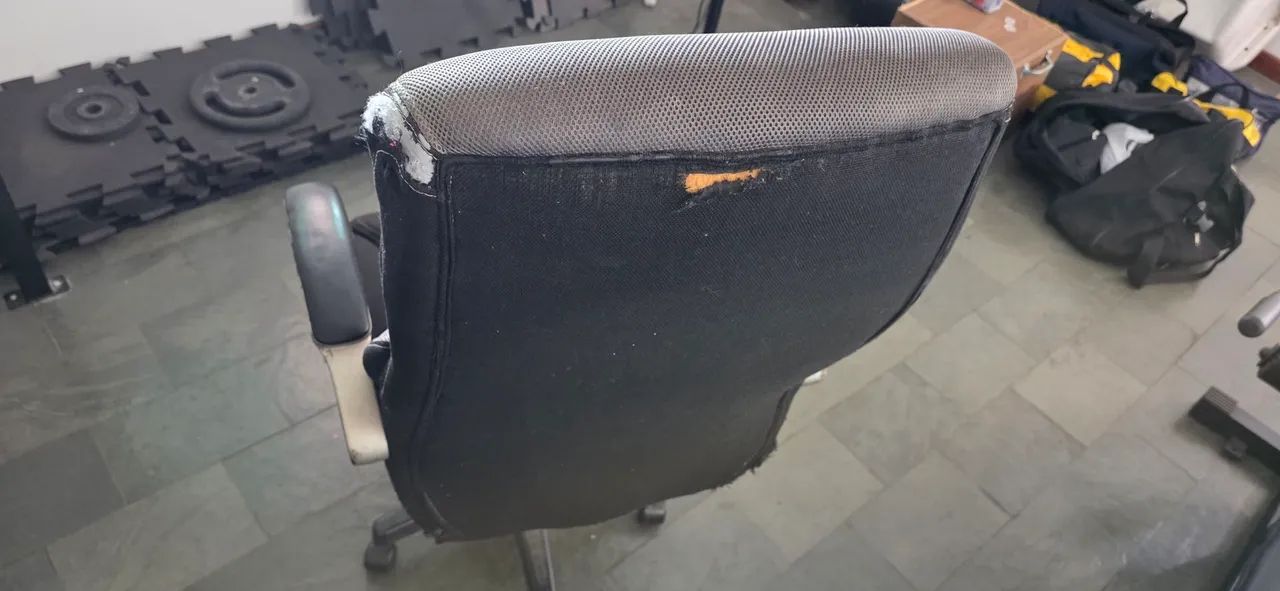 Cadeira de escritório ergonômica preta - Foto 4
