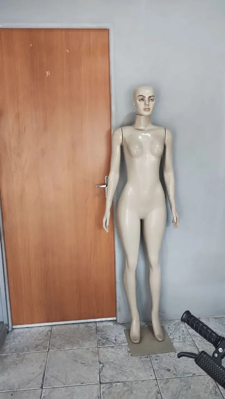 Manequim feminino corpo inteiro com cabeça 