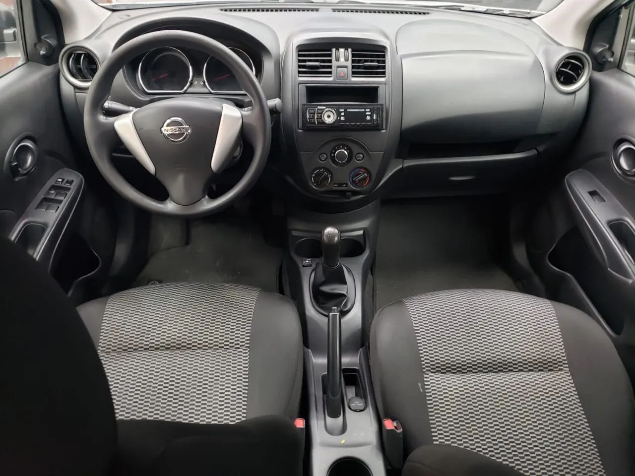 Nissan versa 1.6 mecânico 2021 muito novo - Foto 2