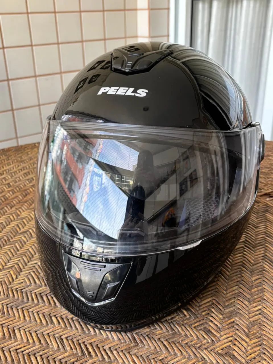Capacete peels usado apenas uma vez.