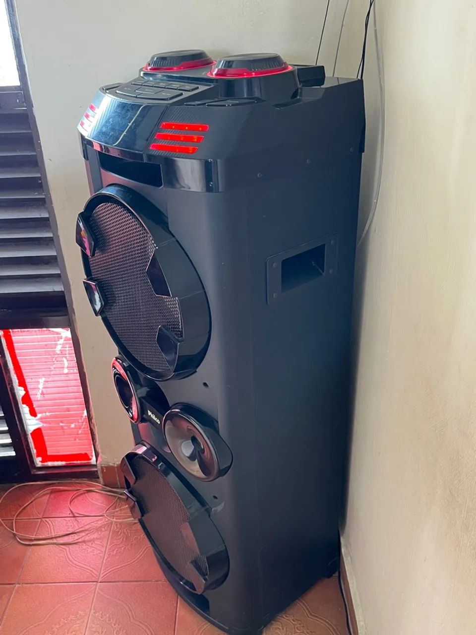 Caixa de Som Philco com Design Moderno