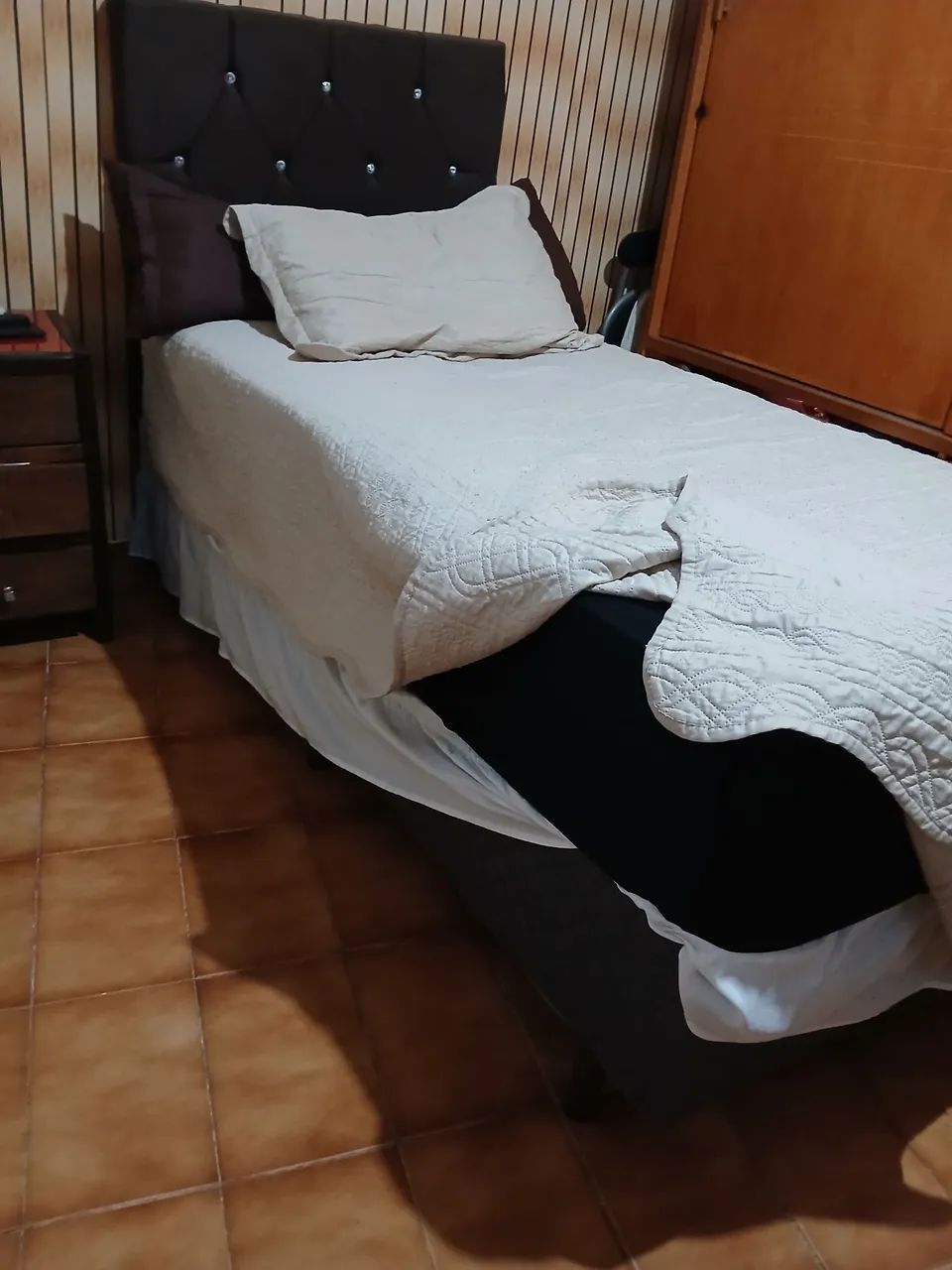 Cama box solteiro com colchão de molas ensacadas e  cabeceira e duas saias - Foto 2