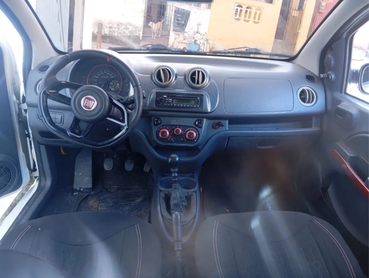Fiat Uno Sporting 1.4 EVO Fire Flex 8V 4P 2012 - Foto 3