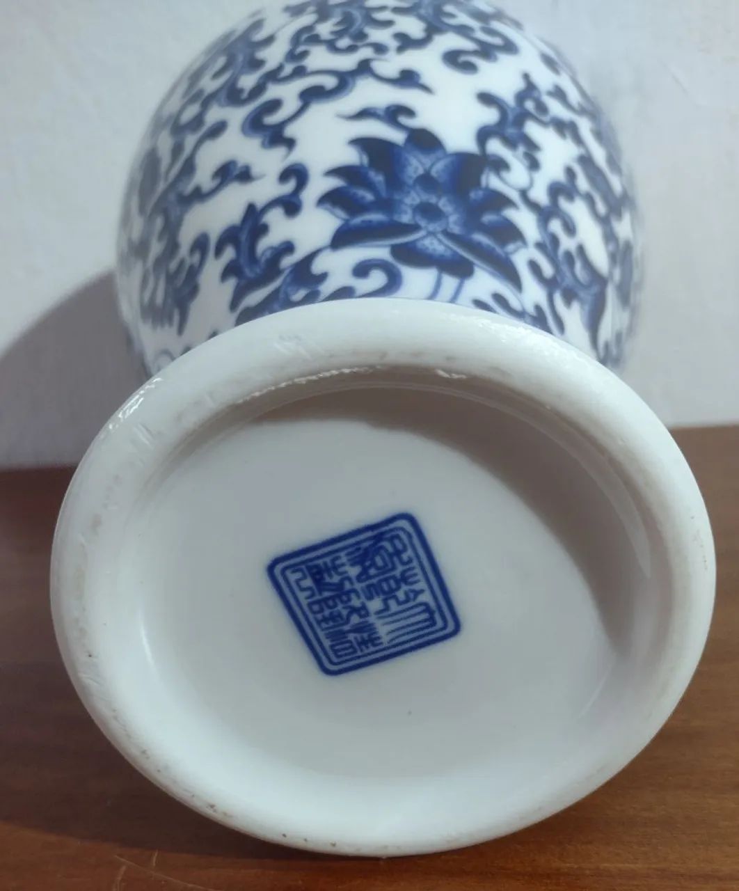 Vaso floreiro de porcelana azul e branco  - Foto 5