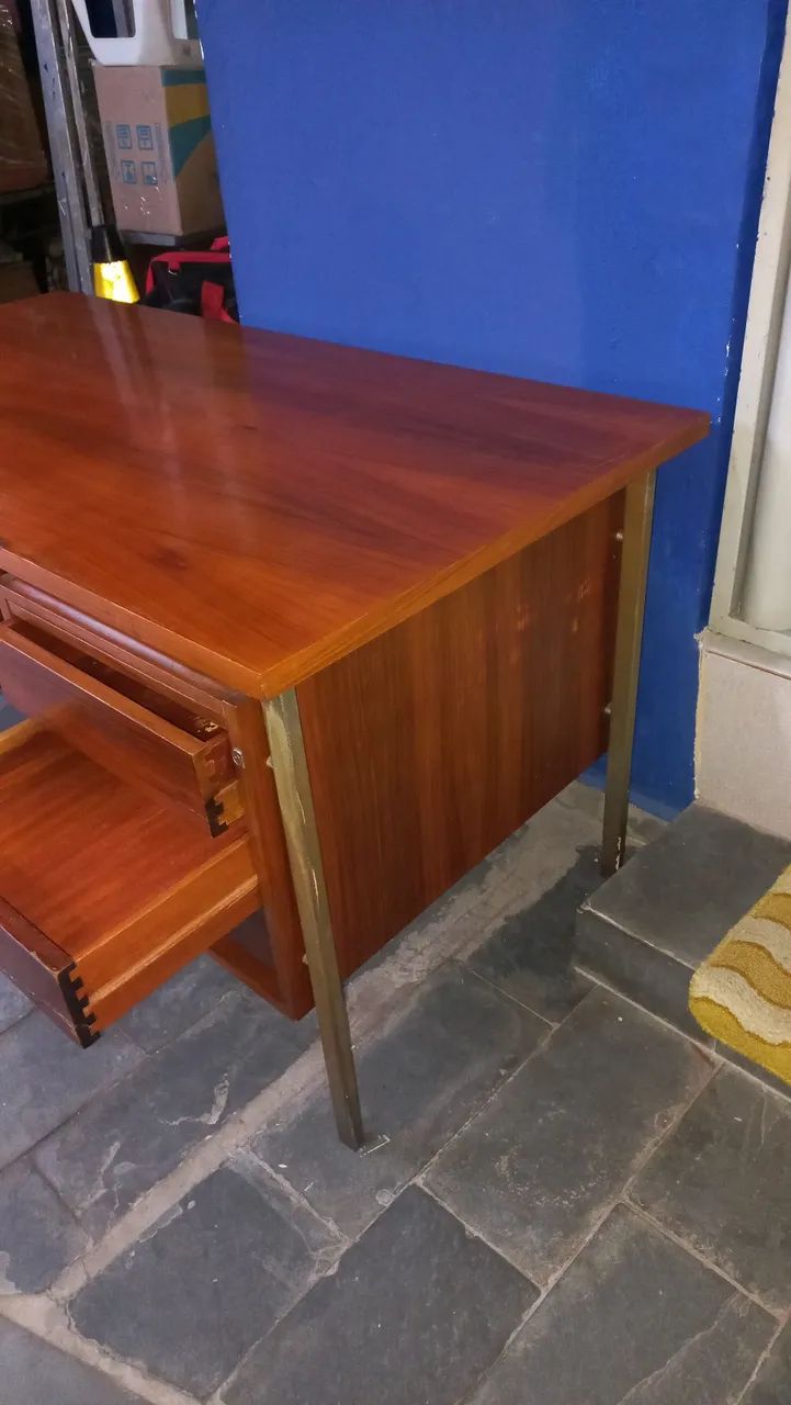 Mesa madeira e pé de aço  - Foto 3