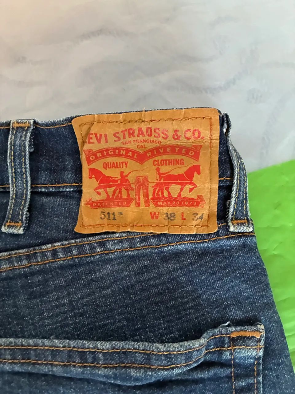 Linda calça jeans LEVIS original tamanho 46. - Foto 3