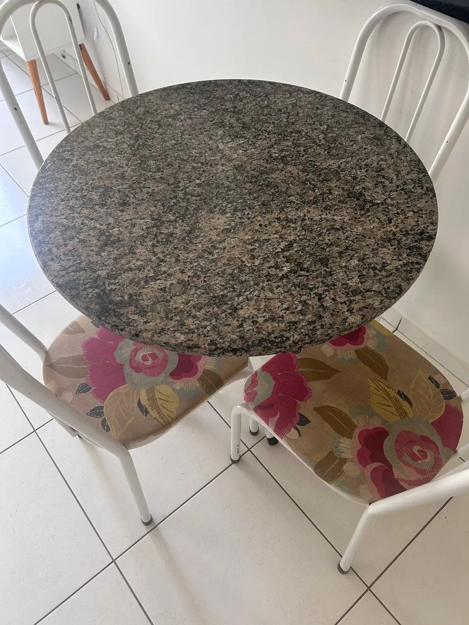 Mesa de jantar com cadeiras  - Foto 2