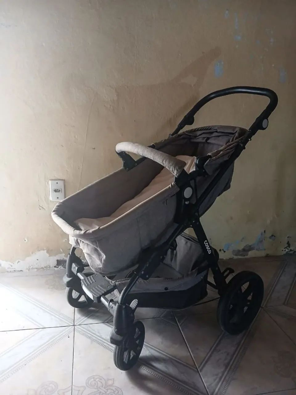 Carrinho de bebê e bebê conforto 