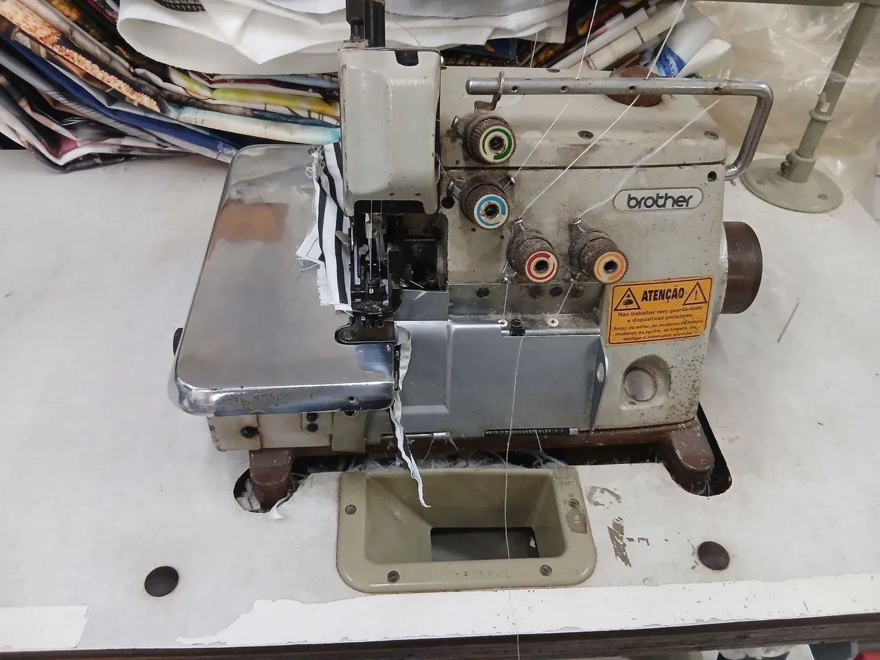 Maquina interlock brother industrial - Foto 4