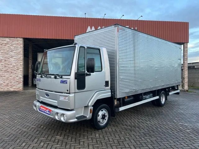 Ford Cargo 815E ano 2012 com Baú Seco  - Foto 2