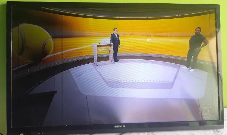 Vendo tv 40 polegadas com riscos na tela