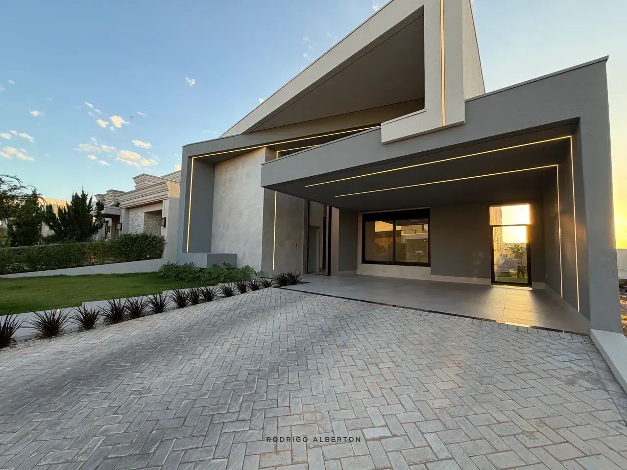 Casa Térrea Vila Jardim, com Planejados, Ar condicionados, 4 suítes.